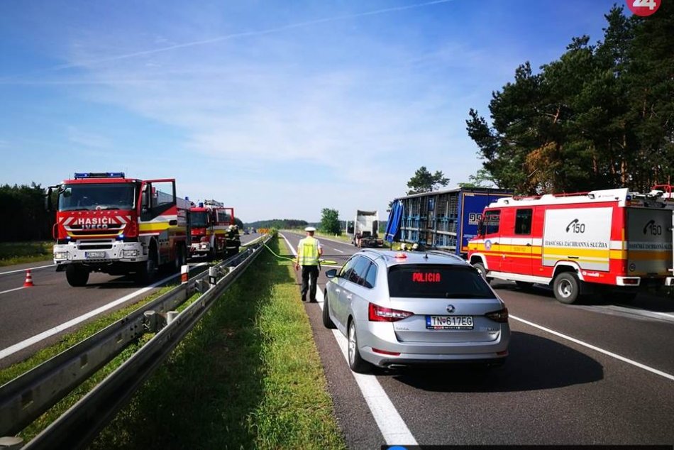 Kamión na diaľnici D2