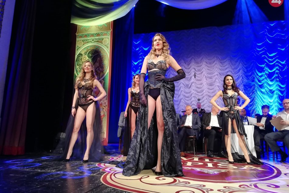 OBRAZOM z finále Miss Spiša: Vychutnajte si FOTKY z promenády v korzetoch