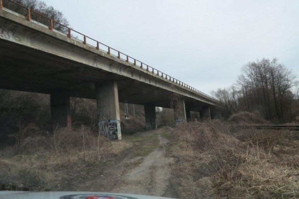 Upozornenie vodičov na uzávierku cesty č. I/66