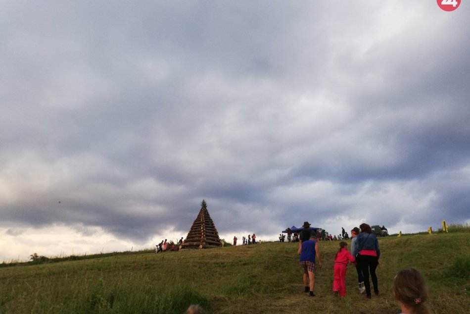 Zachytené objektívom: Jánske ohne v neďalekých Markušovciach