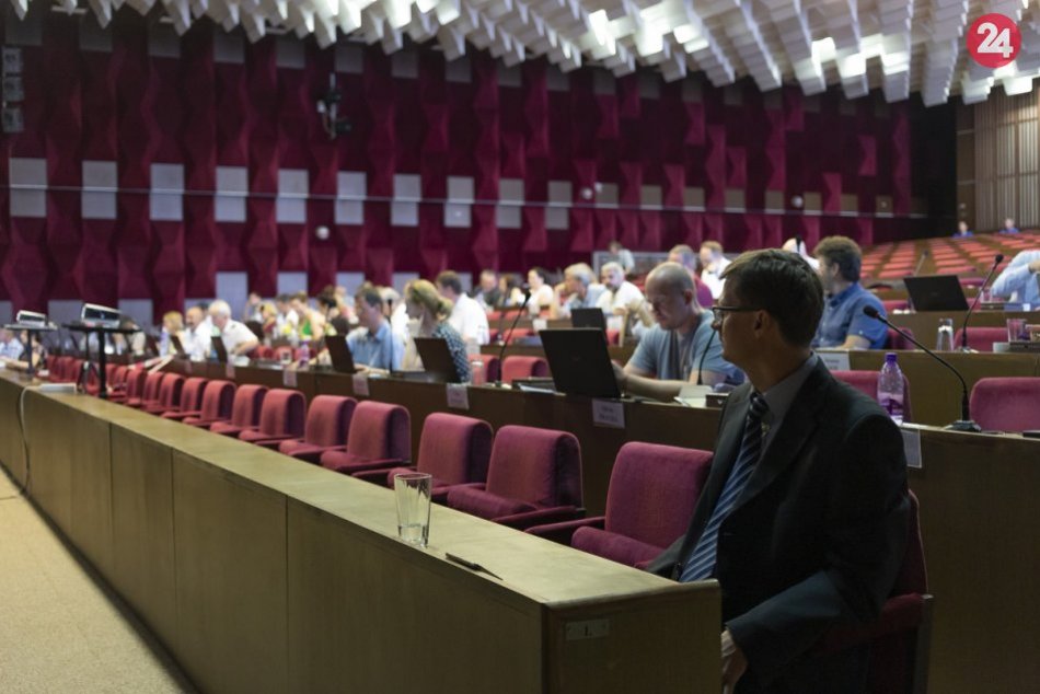 Nový poslanec Miloslav Špoták zložil sľub: Chce pokračovať v práci Michaely Hefk
