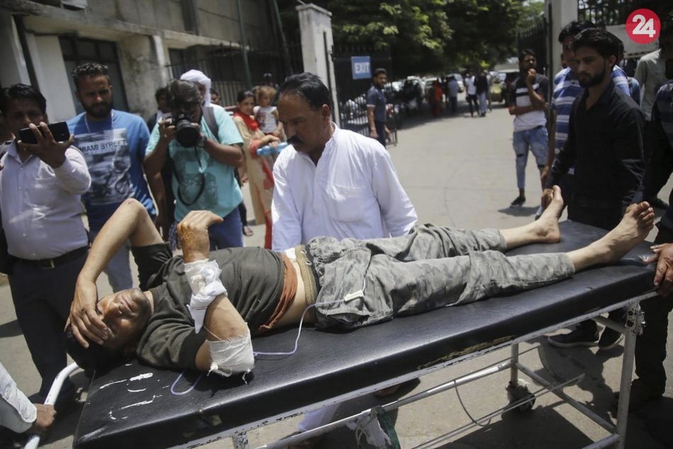 Nehoda autobusu v Kašmíre