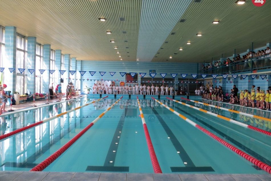 FOTO: Humenskí plavci sa na domácich pretekoch nenechali zahanbiť