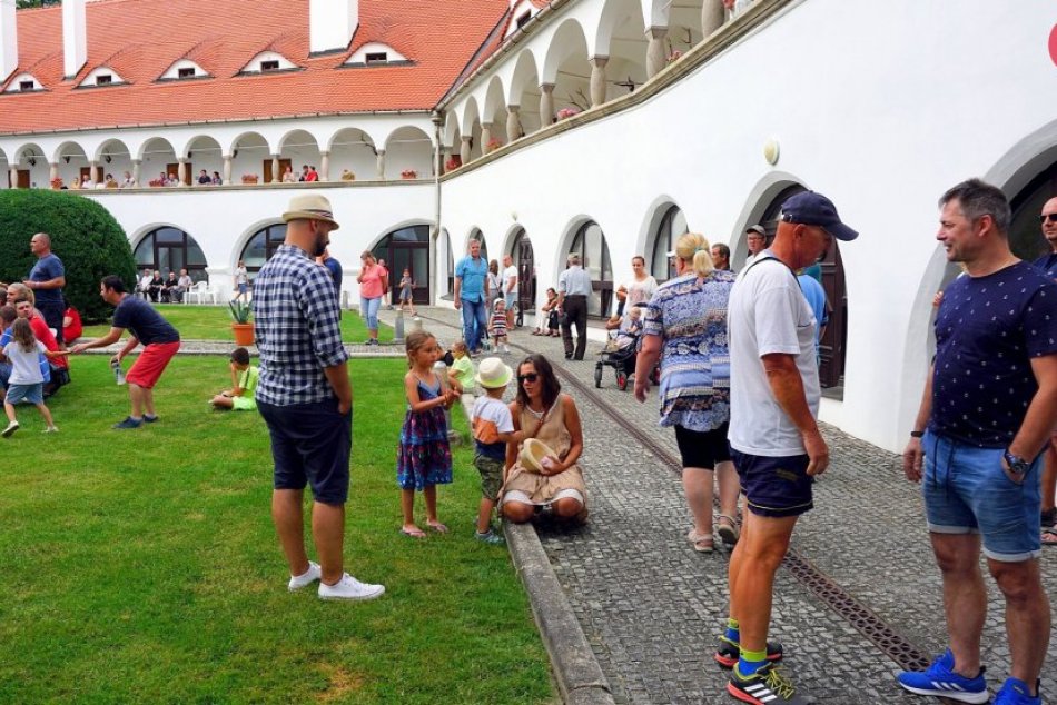 Štart do kultúrneho leta: Topoľčianky odštartovali sériu letných koncertov, FOTO