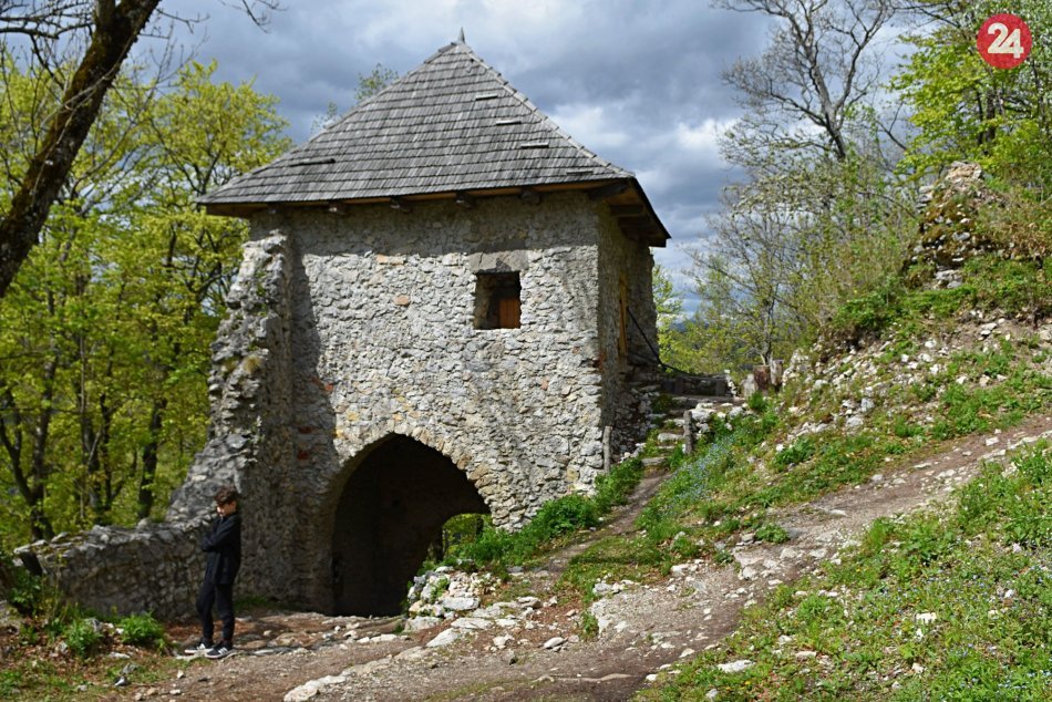 V OBRAZOCH: Turisti na Muránskom hrade