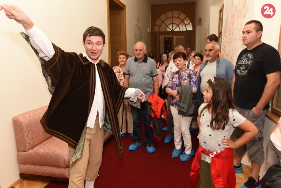 Na zámku v Hlohovci sa konali nočné prehliadky: Prilákali stovky návštevníkov