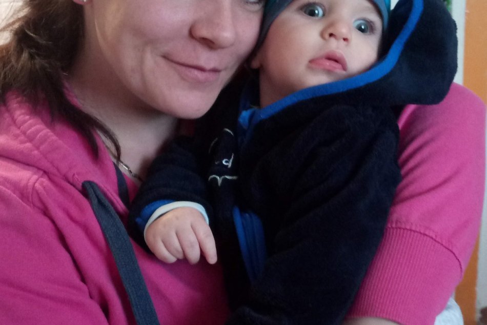 Chlapček na fotkách je Jurko (1) z Považskej Teplej, ktorý musí bojovať s osudom