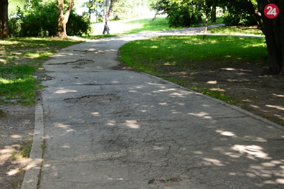 Mesto skrášli okolie Parku pod Pamätníkom SNP