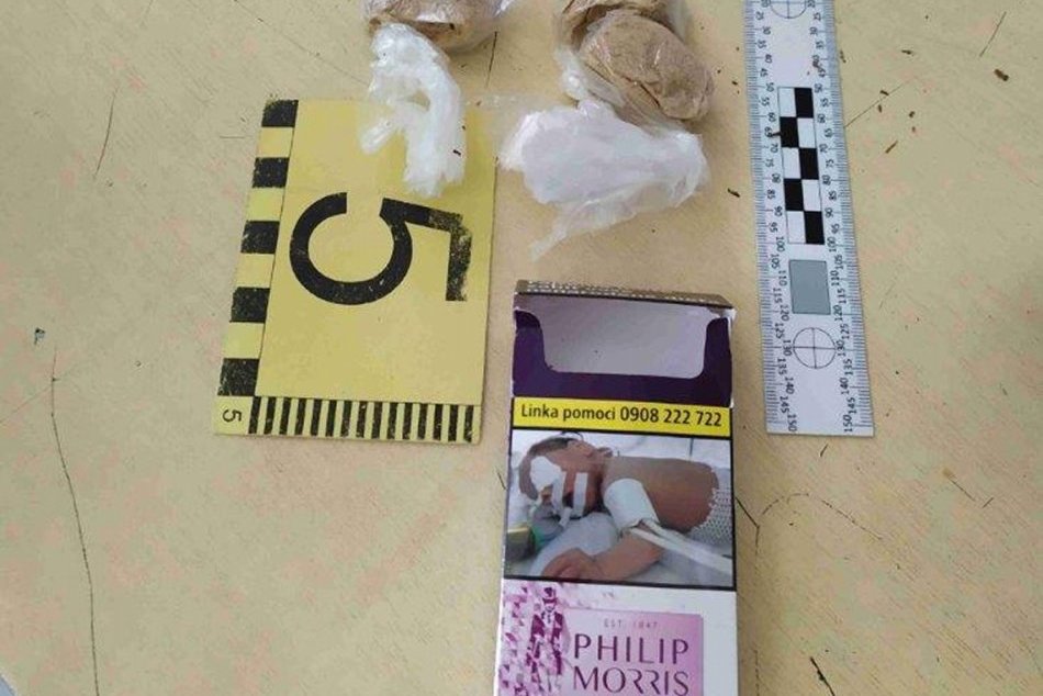 Policajti zadržali dílerku pervitínu: V kabelke mala niekoľko desiatok dávok