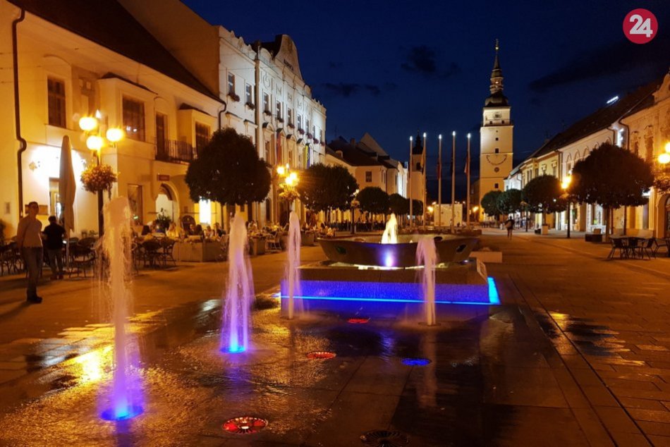 Nočná Trnava: Korzo i námestie zahalené do tmy pôsobia priam magicky