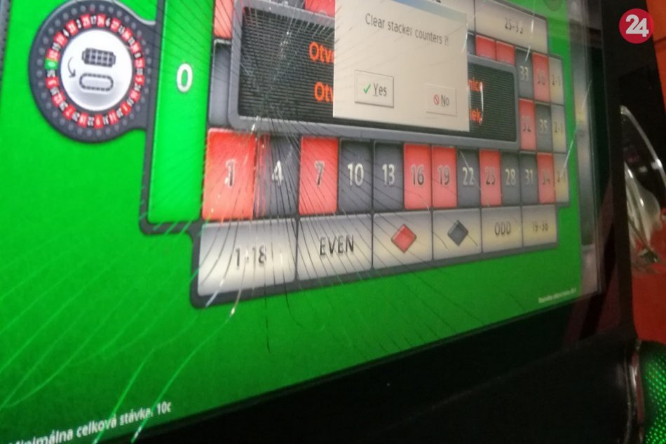 FOTO: Juraj (57) z Považskej mal úmyselne poškodiť výherný automat päsťou