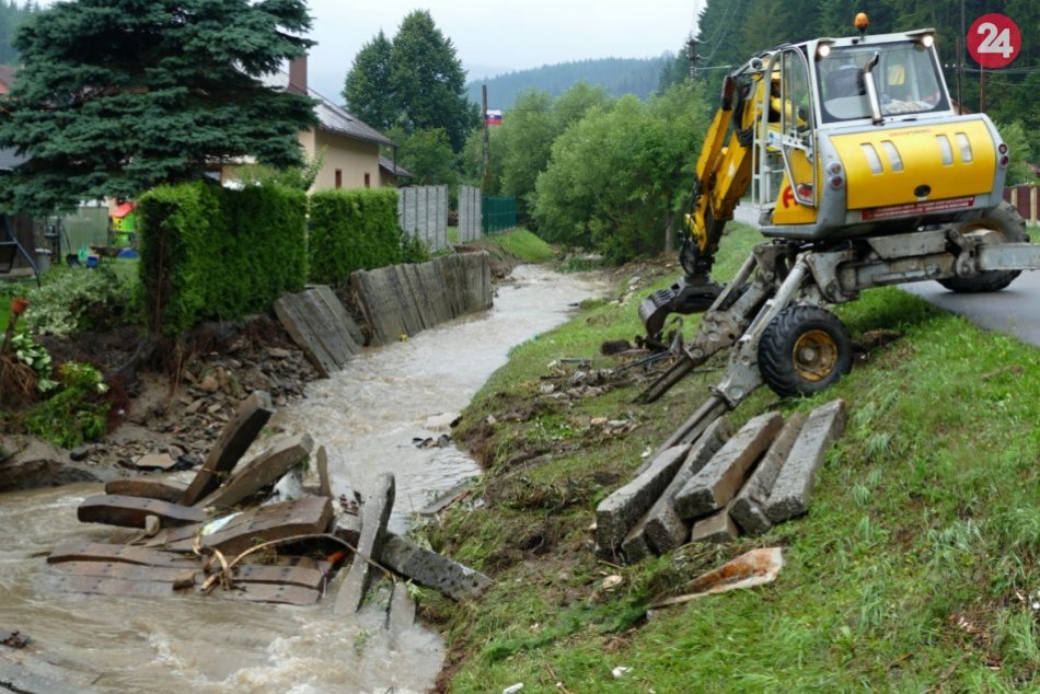 Po búrkach v obci Raková, okres Čadca