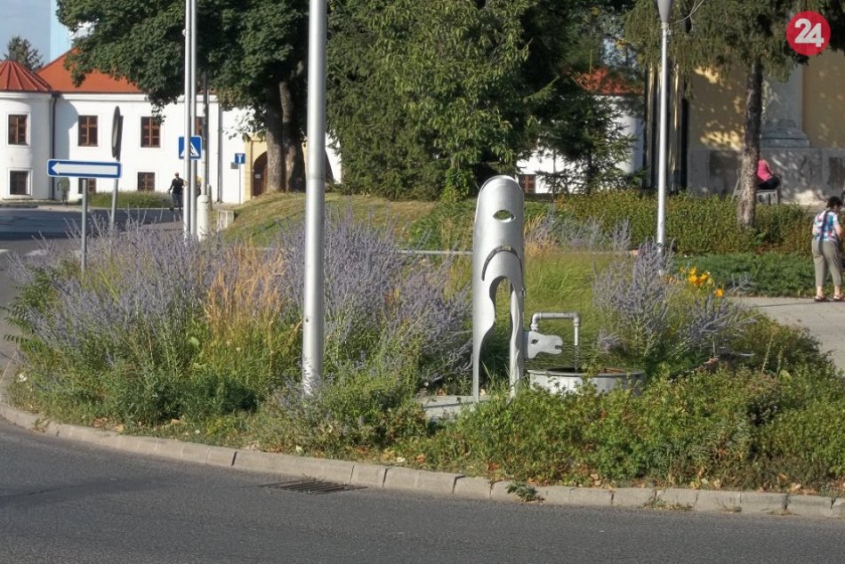 Šaľa sa o zeleň stará: Horúčavy s automatickou závlahou, FOTO
