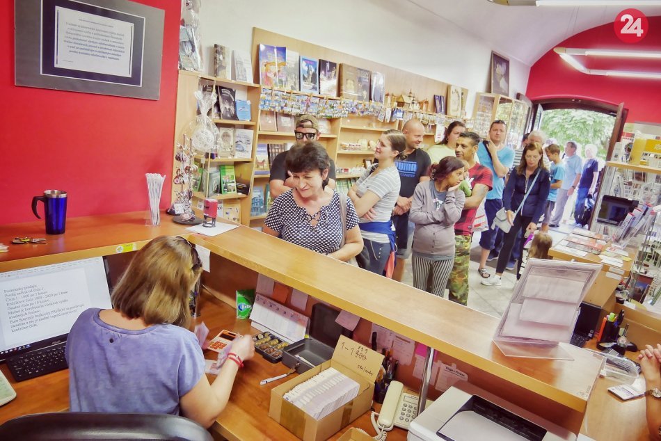 Zábery, ktoré hovoria za všetko: Takýto záujem spôsobila prešovská eurobankovka