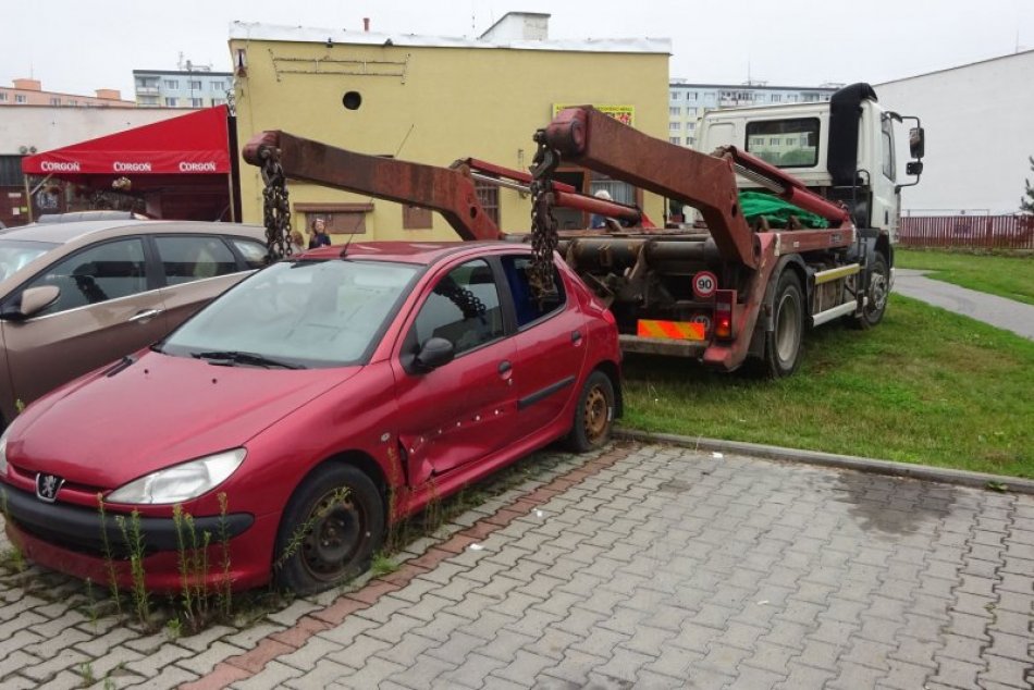 V OBRAZOCH: Odstraňovanie vrakov z verejného priestranstva