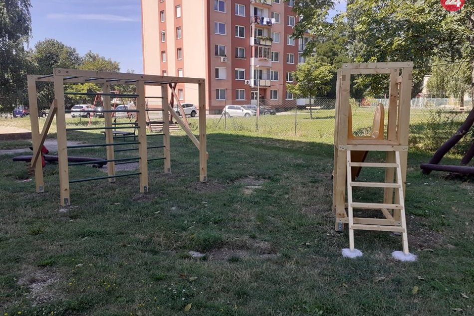 Na Vlčanskej ulici v Šali dokončujú ihrisko: O poriadok sa postará správca, FOTO