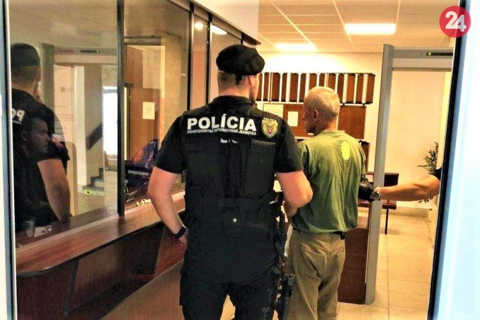 Trenčan Miro (59) ukázal žene na hrádzi svoje prirodzenie: Skončil na súde