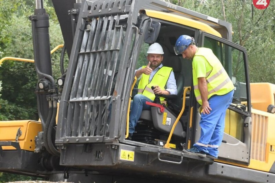 Búranie skeletu na Rázsochách