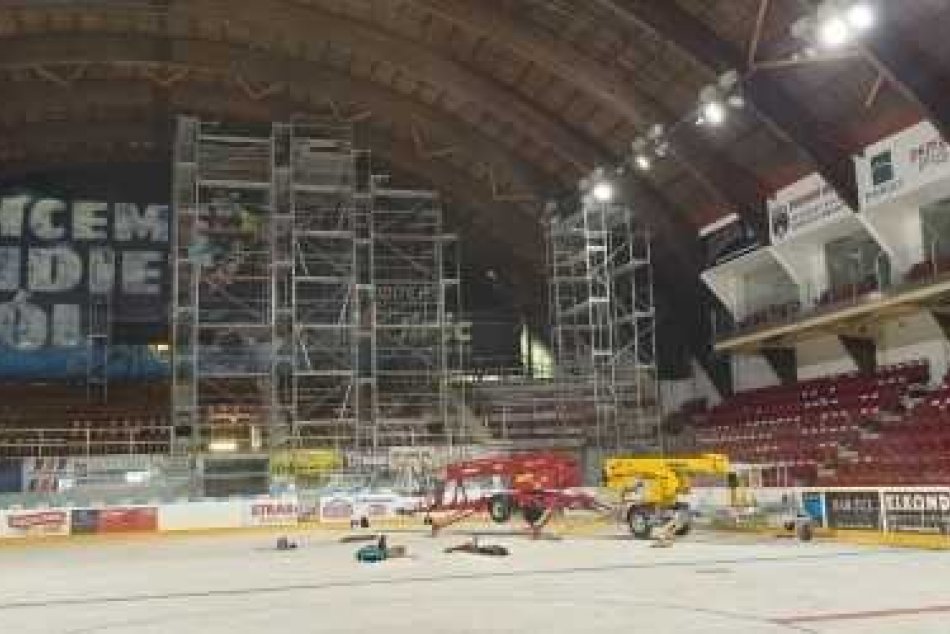 V OBRAZOCH: Rekonštrukčné práce na zimnom štadióne v Bystrici