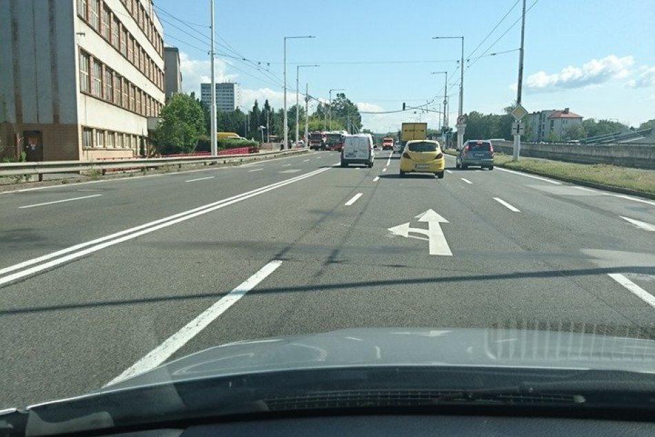 V OBRAZOCH: Zábery z nehody na Štefánikovom nábreží v Bystrici