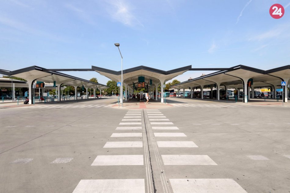 Autobusovú stanicu odovzdali do užívania