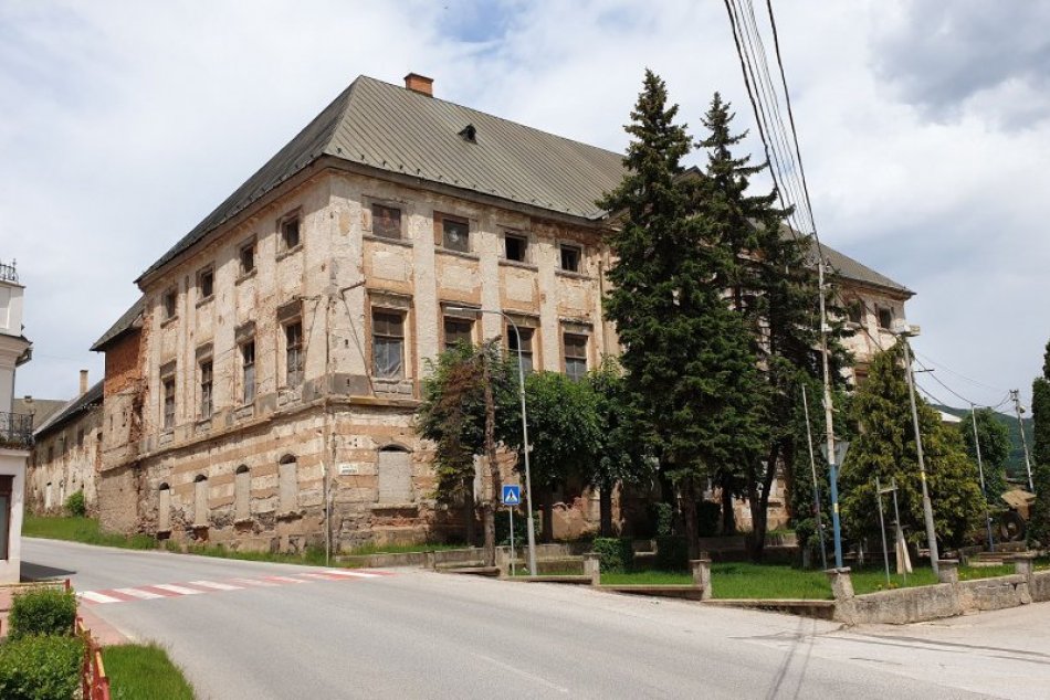 V OBRAZOCH: Coburgovský kaštieľ v Jelšave