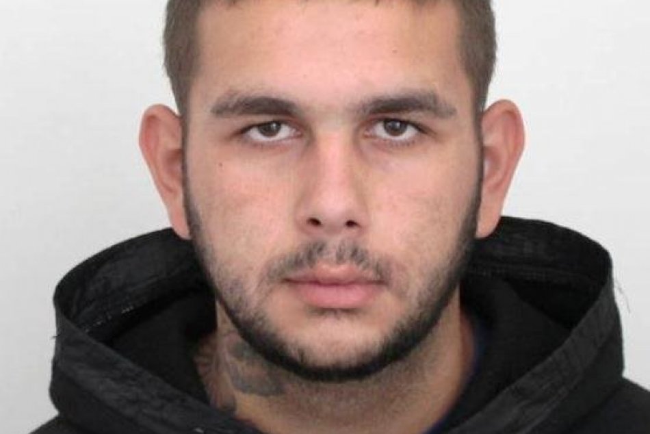 Polícia zháňa tohto mladíka