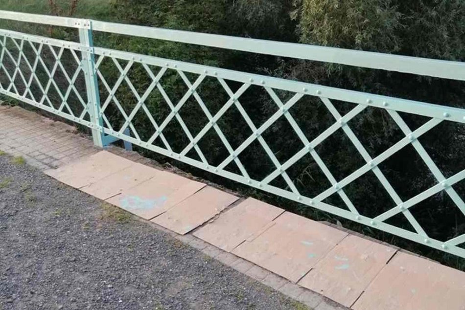 Aktivisti sa opäť činili: Starý most v Šulekove dostal nový náter