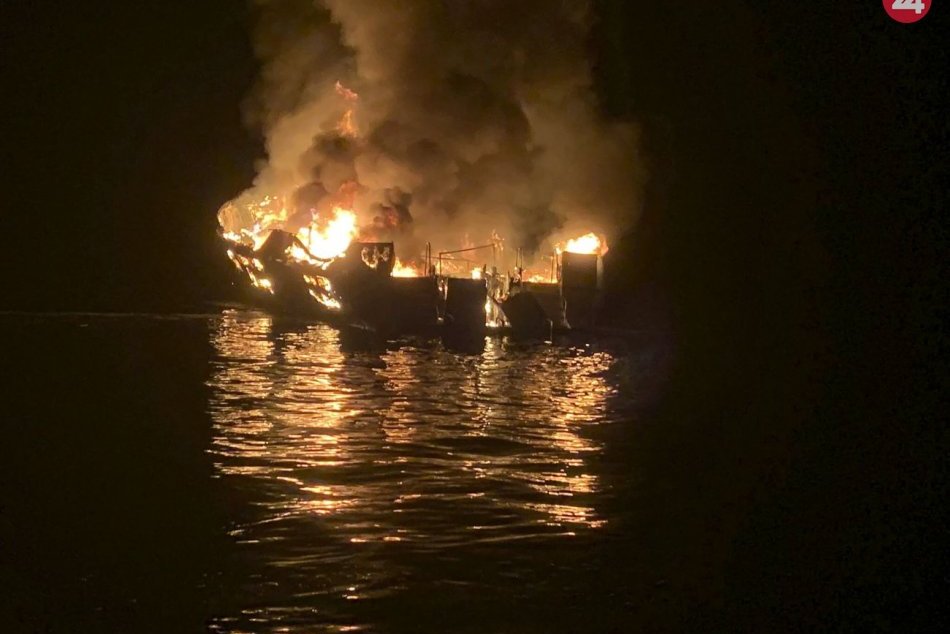 Požiar výletnej lode pri pobreží južnej Kalifornie