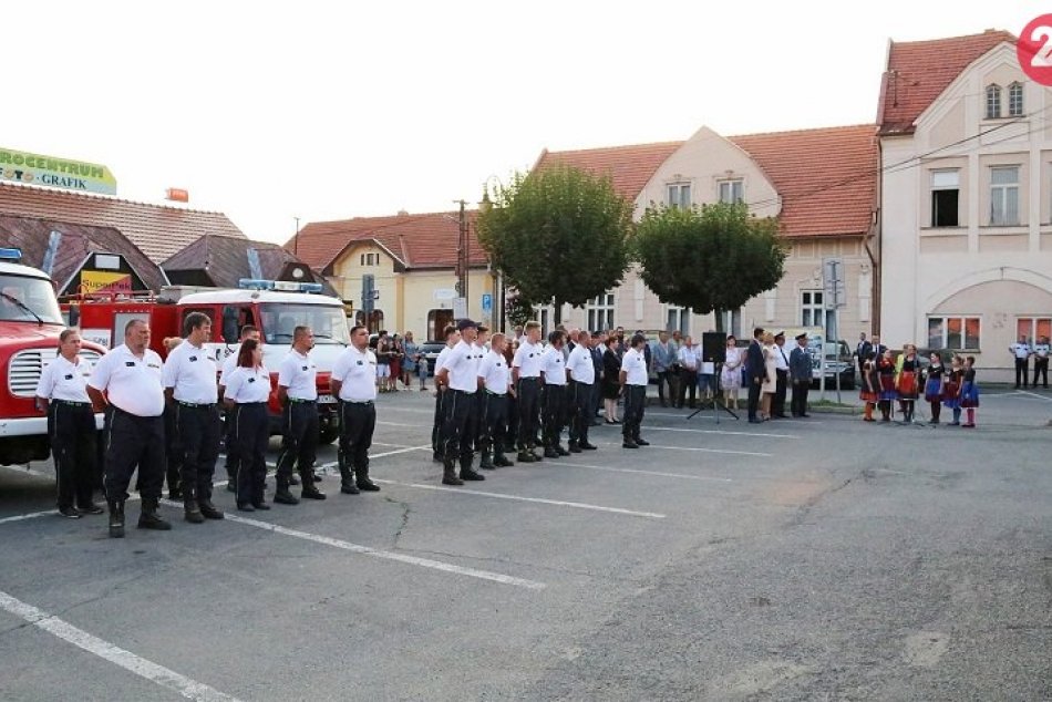 Fiľakovskí dobrovoľní hasiči získali nové zásahové vozidlo