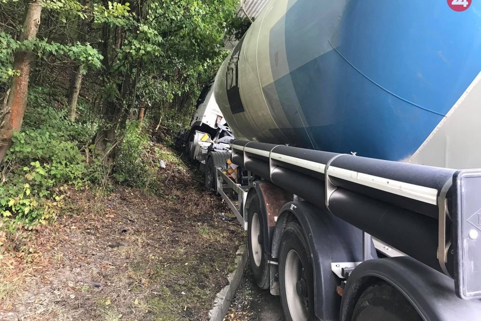 V OBRAZOCH: Zábery z nehody medzi Slovenskou Ľupčou a Ľubietovou