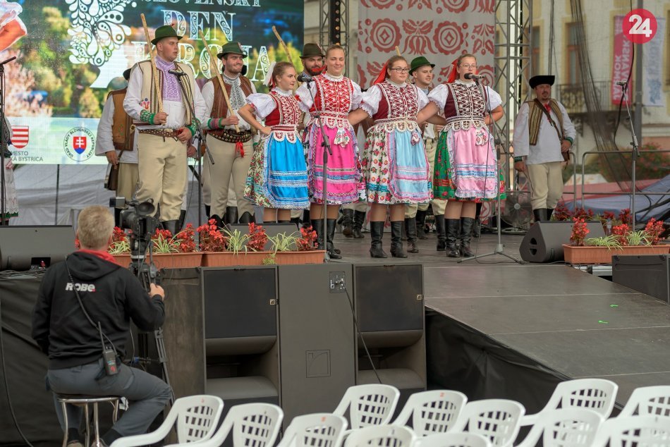 V OBRAZOCH: Slovenský deň kroja na úchvatných záberoch bystrického fotografa