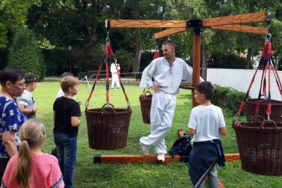 Deň plný histórie v Moravciach: Na nádvorí kaštieľa sa cestovalo časom