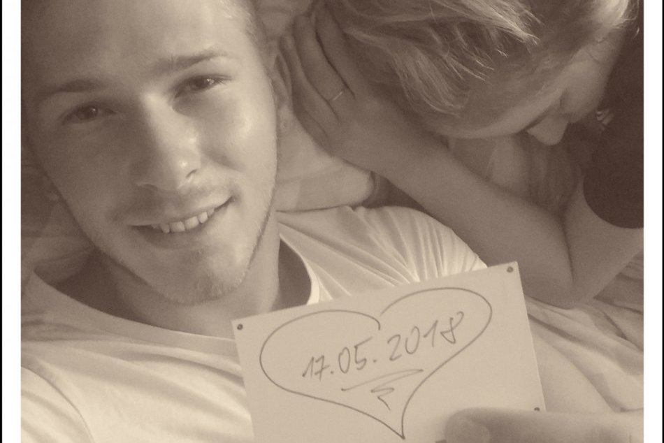 Marko fotil svoju priateľku s odkazmi celý rok, ona nič netušila