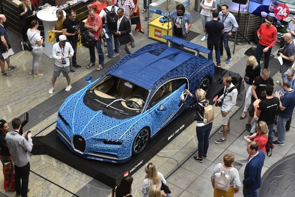 Bugatti Chiron z Lega