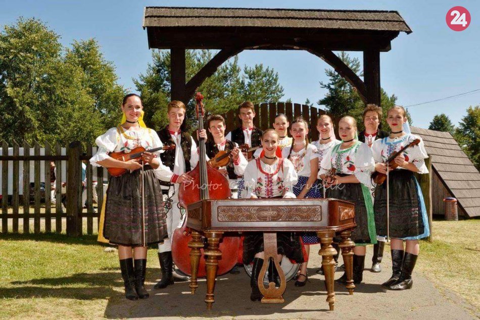 V súbore Šarišan pôsobí už takmer 12 rokov: Tatiana Šimoňáková je cimbalistka