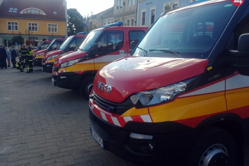 Obrazom: Dobrovoľní hasiči dostali nové vozidlá