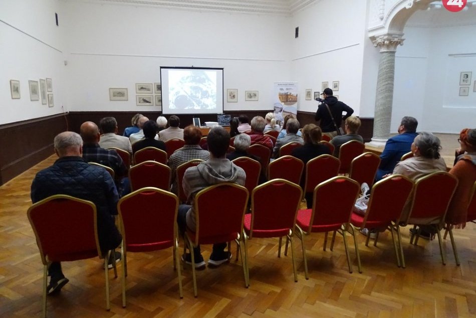 Obrazom: Dokumenty o Feldovi prilákali desiatky záujemcov