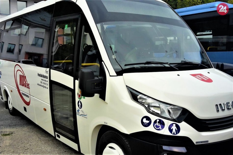 MHD v Považskej Bystrici s novými midibusmi: Pozrite si ich interiér aj exteriér