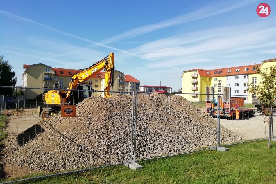 Obrazom zo Sídliska pod Sokolejom: Vo výstavbe je nová bytovka