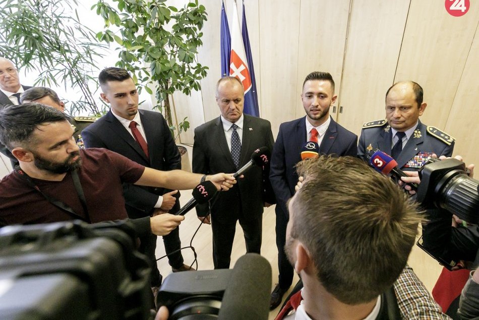 Peter Gajdoš ocenil Ľuboša Hanka a Lukáša Ledela za pomoc pilotovi stíhačky