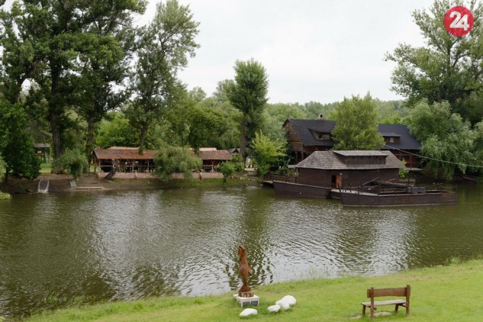 Vodný mlyn v Kolárove patrí k posledným plávajúcim vodným mlynom na Slovensku