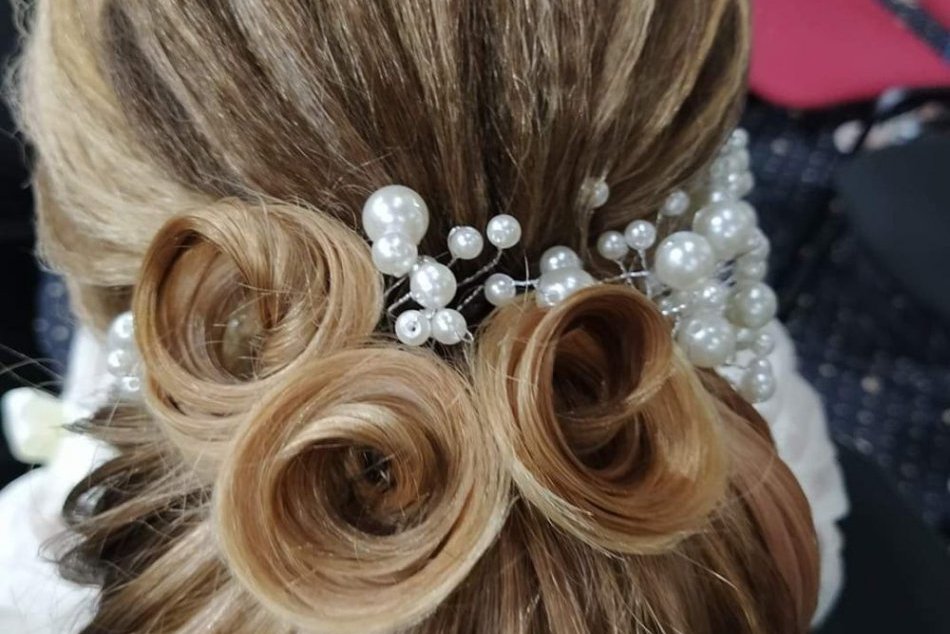 Humenská študentka triumfovala v súťaži: Toto je jej víťazný svadobný účes