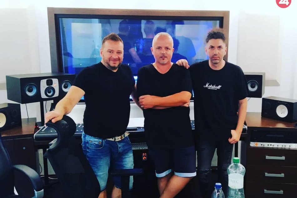 Vladimír Bučko pochádza z Kusína pri Zemplínskej šírave a venuje sa nielen hudbe