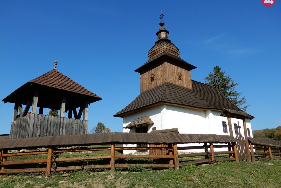 FOTO: Chrám v Kalnej Roztoke je "v kožuchu"