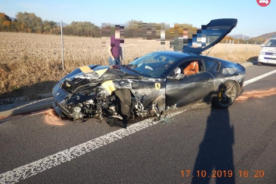 Na R1 havarovalo luxusné ferrari