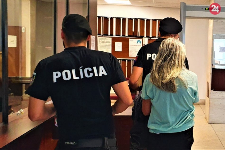 FOTO: Anna (67) z Trenčína narazila do dvoch áut, navyše nafúkala