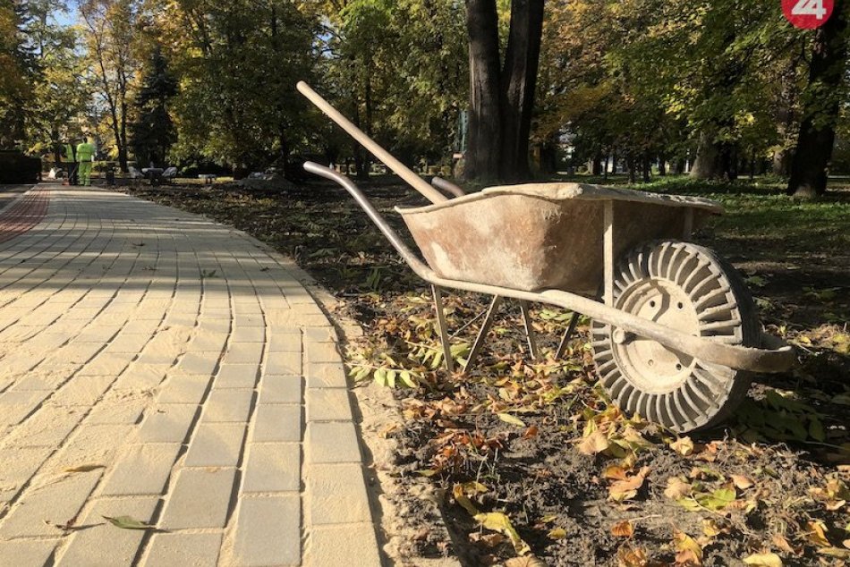 FOTO: Rekonštukcia parku v Liptovskom Mikuaši