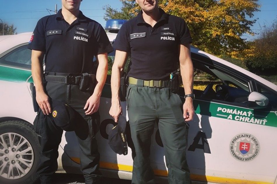 V OBRAZOCH: Bystrickí policajti bojovali na železničnej stanici o život muža