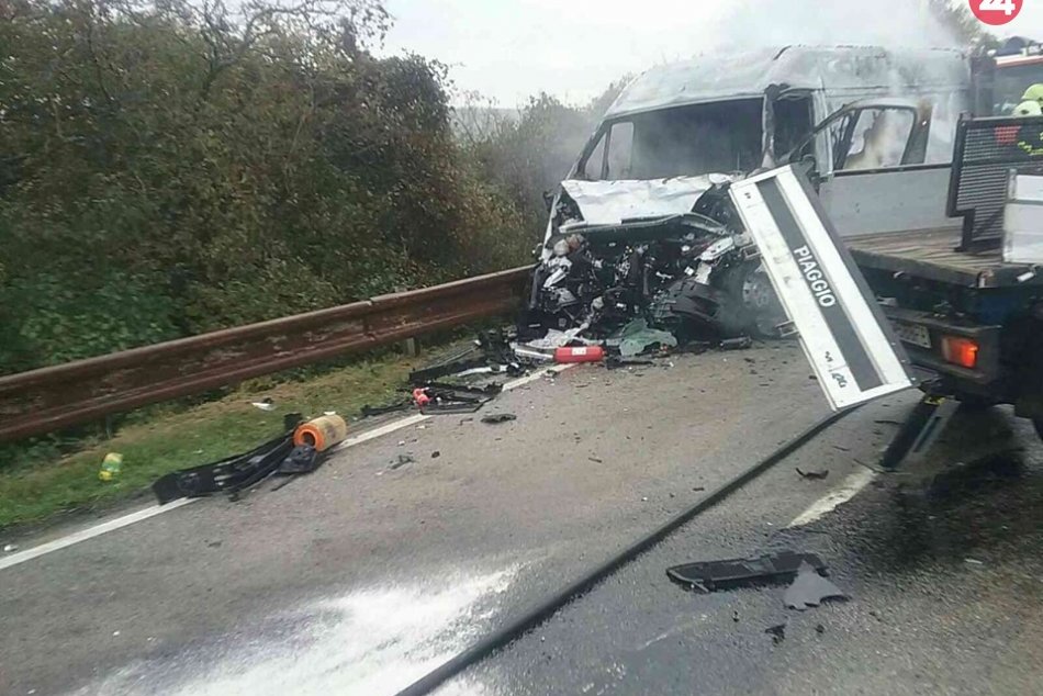 Tragická zrážka dodávok si vyžiadal dva životy